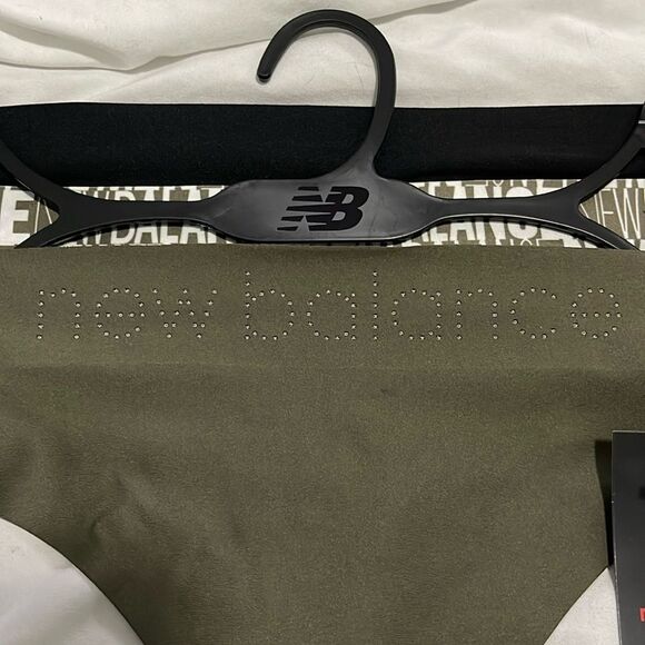 NWT- New Balance - XL. 3 pack seamless thong - Picture 3 of 6